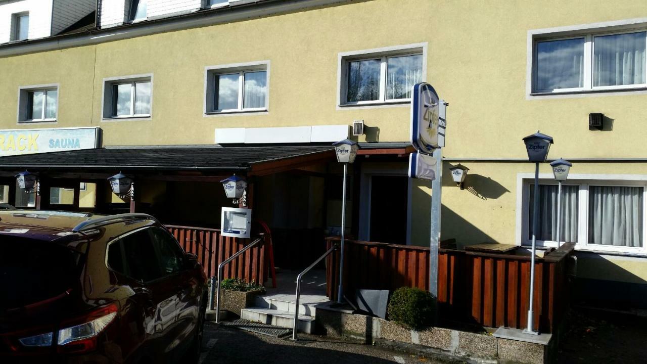Makss Hotel Wels Exterior photo